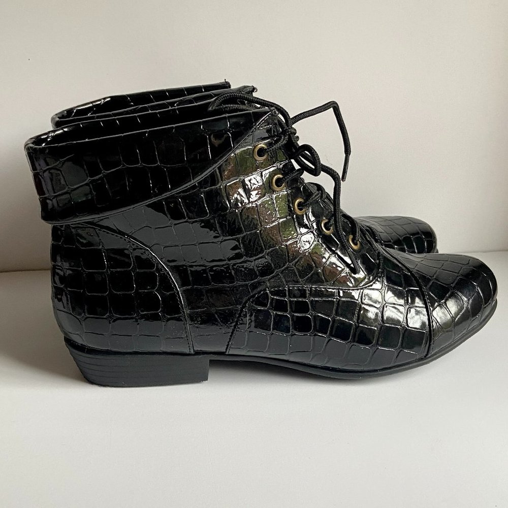*NEW* patent leather crocodile "the darcy bootie" by comfortview *size 8.5m*